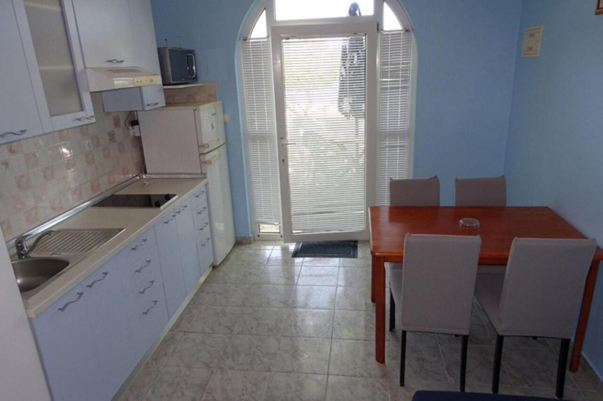 Apartments Ivo Затон Екстериор снимка
