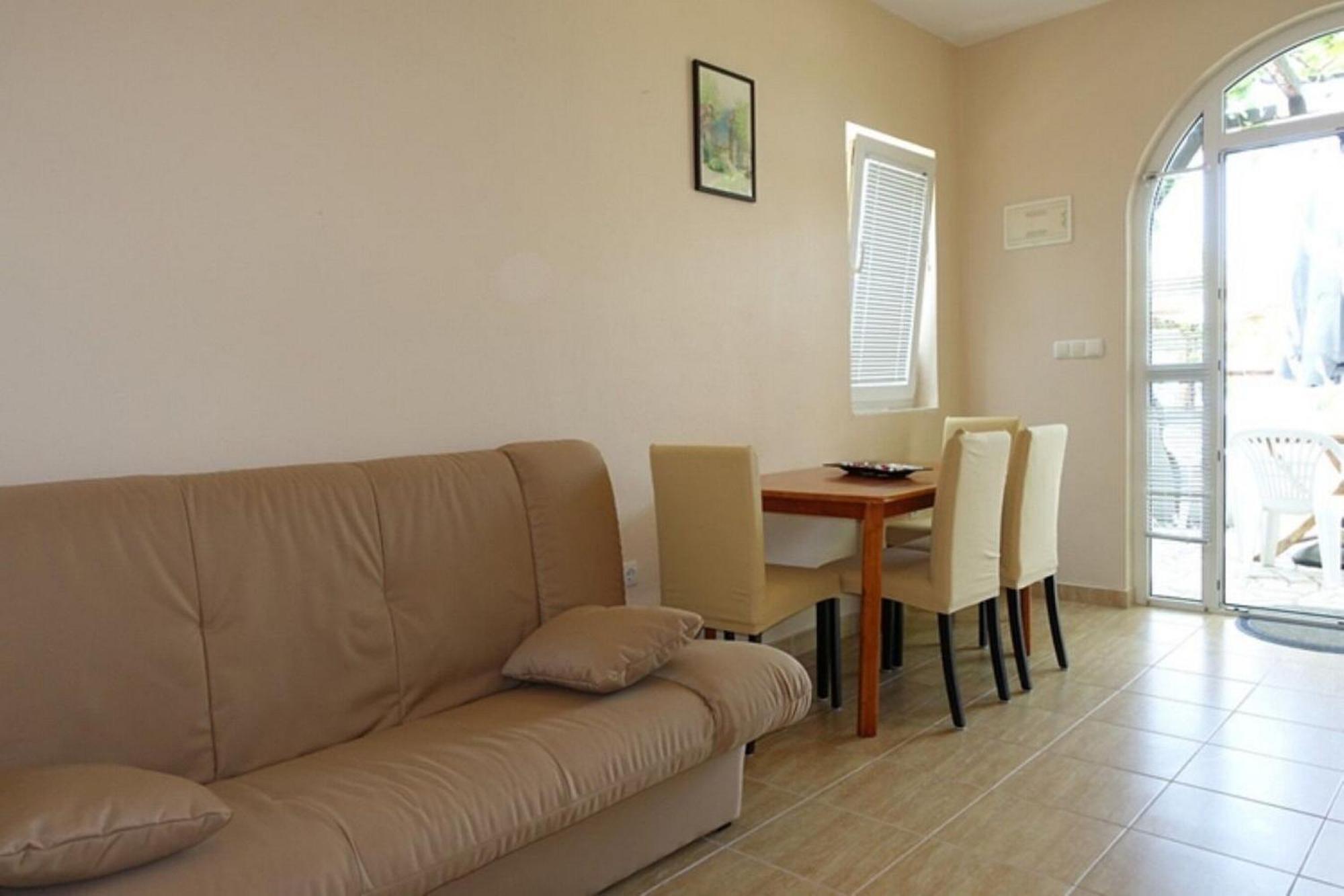 Apartments Ivo Затон Екстериор снимка