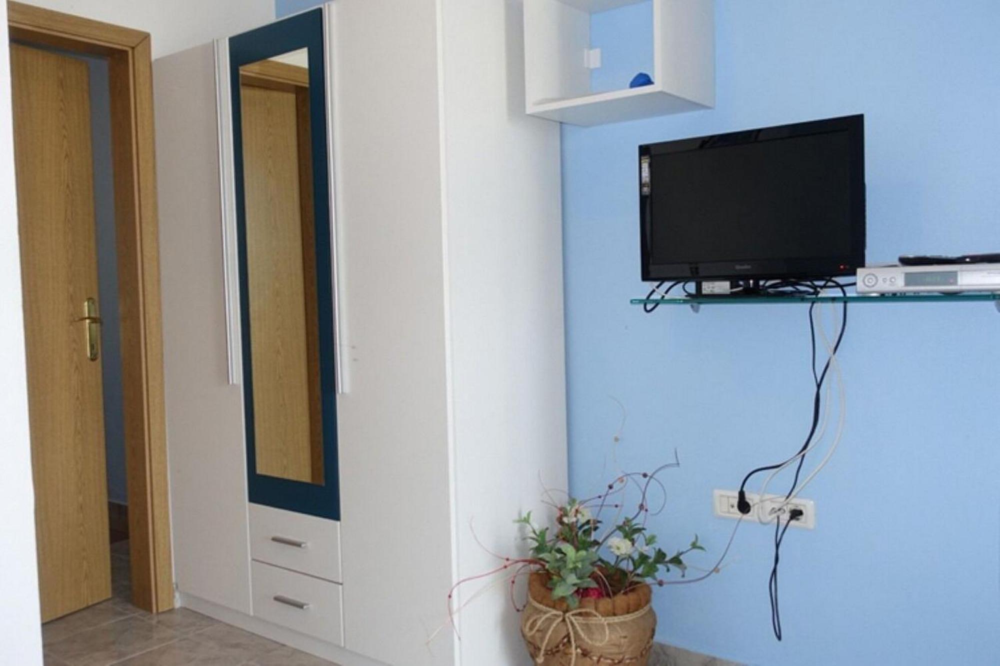 Apartments Ivo Затон Екстериор снимка