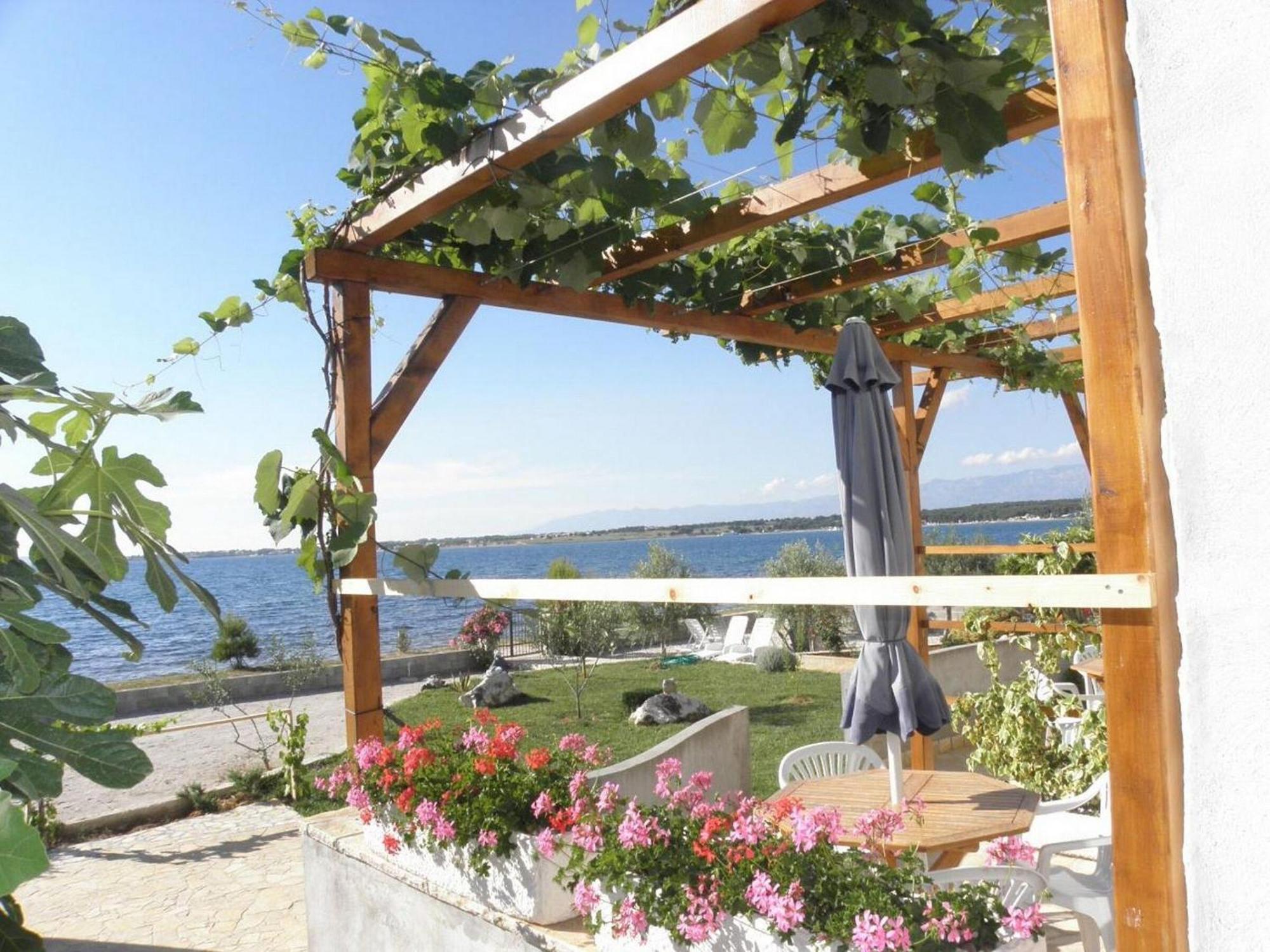 Apartments Ivo Затон Екстериор снимка